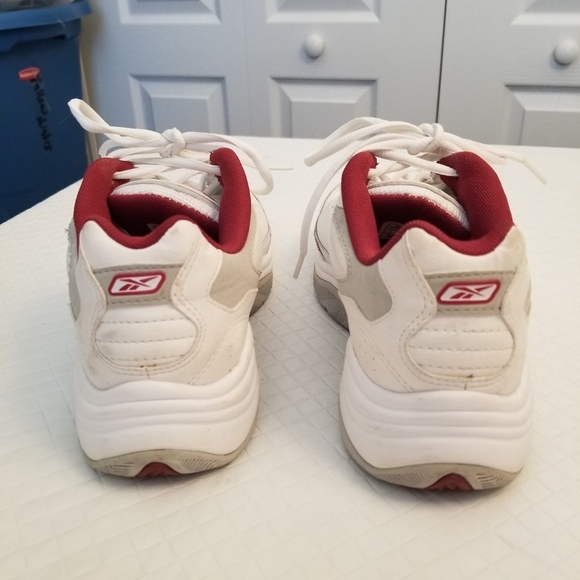 Reebok Classic Men's Size 7 Sneakers White Red Mark On Toe - Picture 3 of 7